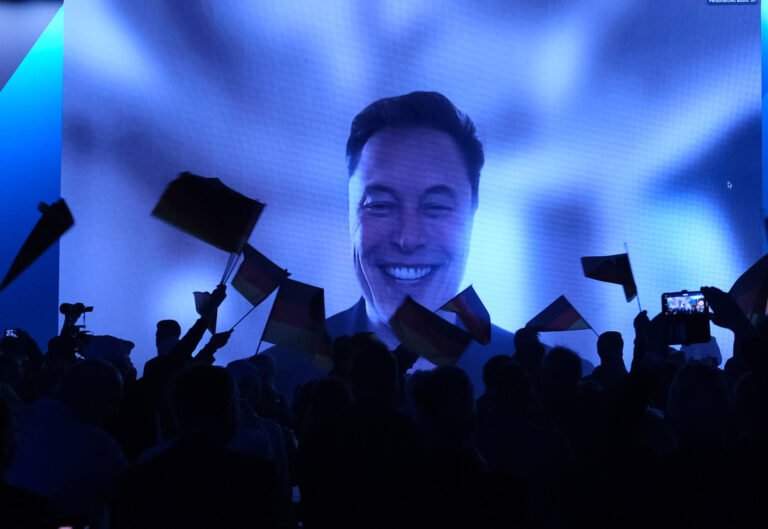 newsloves.com As hundreds demonstrate against the far-right party, Elon Musk speaks at the beginning of the AfD campaign in Germany