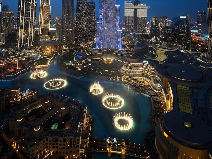 dubai fountain close newsloves.com